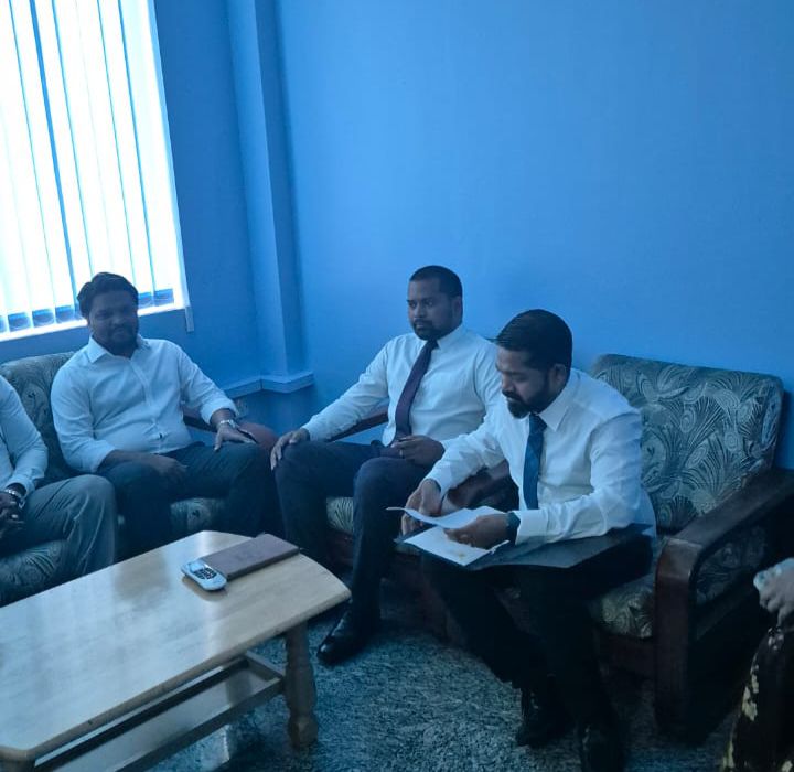 އެމްޑީޕީގެ ފަރާތުން ފުލުސް އޮފީހަށް ހުށަހަޅާފައިވާ މައަސަލަތަށް ކުރިއަށްނުދާތީ އެމްޑީ ގެ ގާނޫނީ ޓީމުން ޕޮލިހަށް